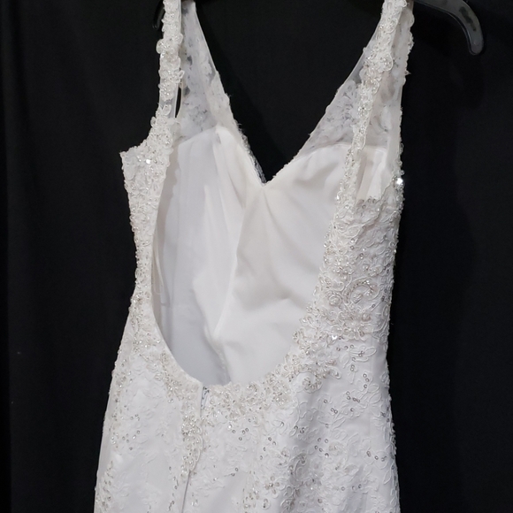 David’s Bridal Wedding Dress Open back & Long Train Woman Size 10 - Picture 5 of 16